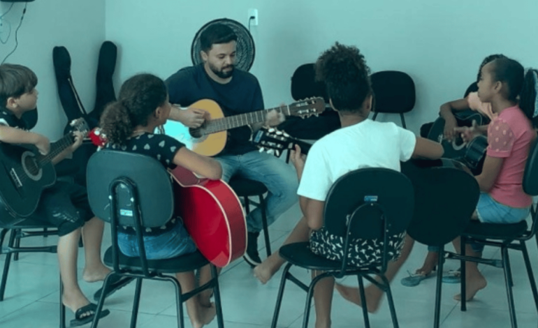 CRAS Maria da Conceição inicia oficina de violão em Nova Serrana