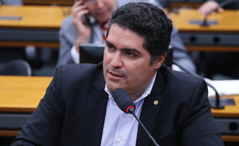 Deputado federal Newton Cardoso Jr solicita retirada de pauta de pl que restringe a geração de energia solar às empresas não vinculadas à distribuidora de energia