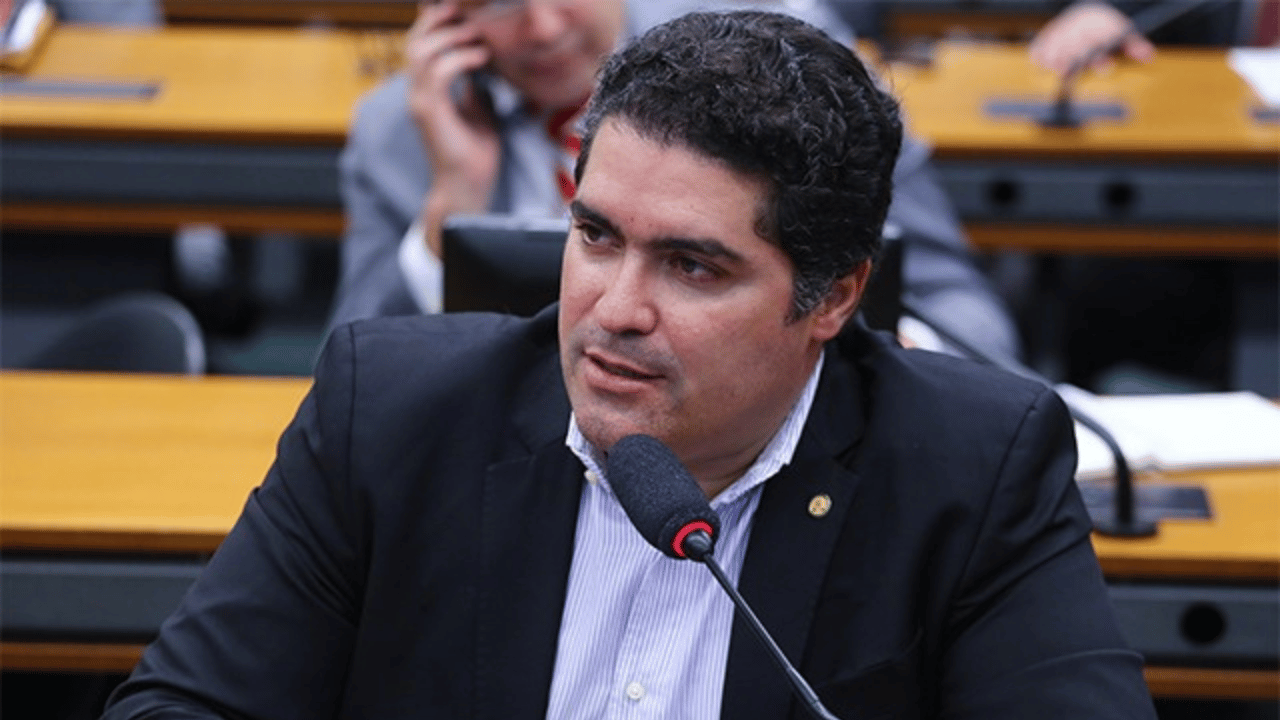 Deputado federal Newton Cardoso Jr solicita retirada de pauta de pl que restringe a geração de energia solar às empresas não vinculadas à distribuidora de energia