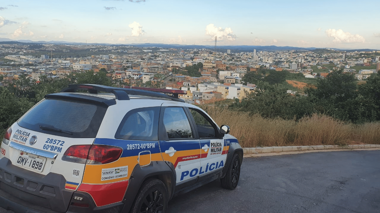 Homem é detido por populares após tentar furtar caixa de calçado em Nova Serrana