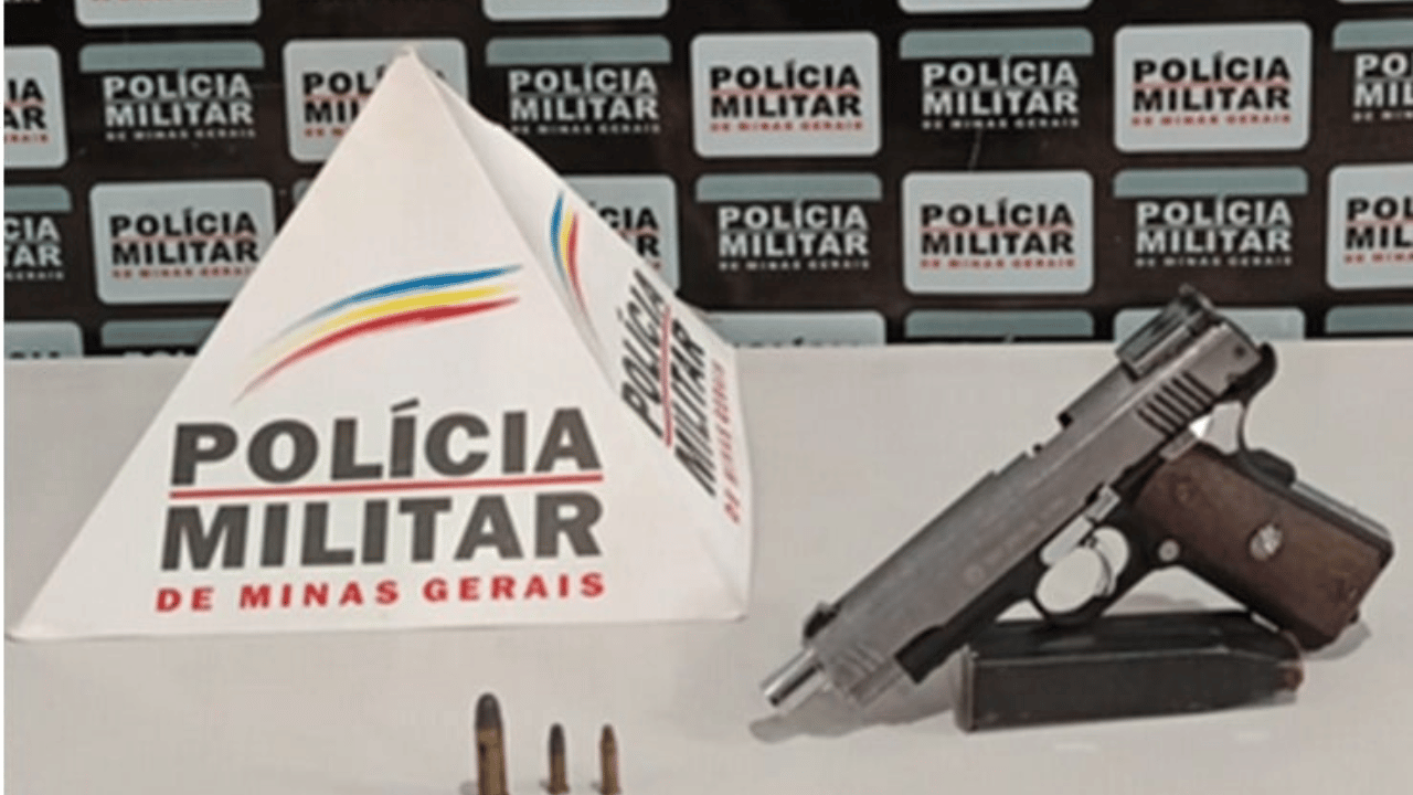 Suspeitos são detidos após roubarem comércio em Nova Serrana; PM apreende réplica de arma de fogo usada no crime