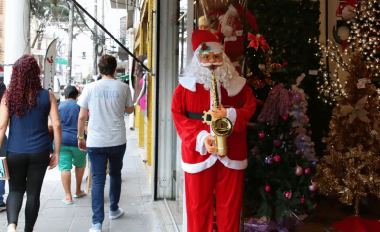 Comércio de rua em Nova Serrana tem horários especiais no natal