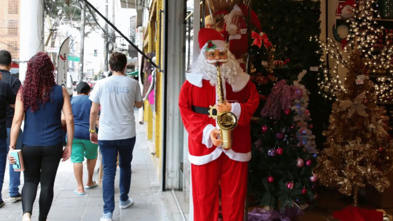 Comércio de rua em Nova Serrana tem horários especiais no natal