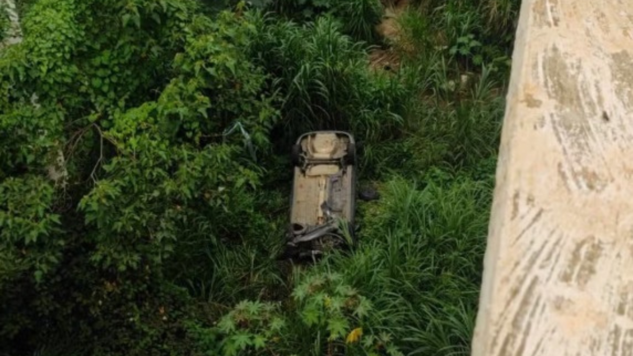 Padre Adelmo Gomes sobrevive a queda de carro em ponte com cerca de 20 metros de altura em Pará de Minas