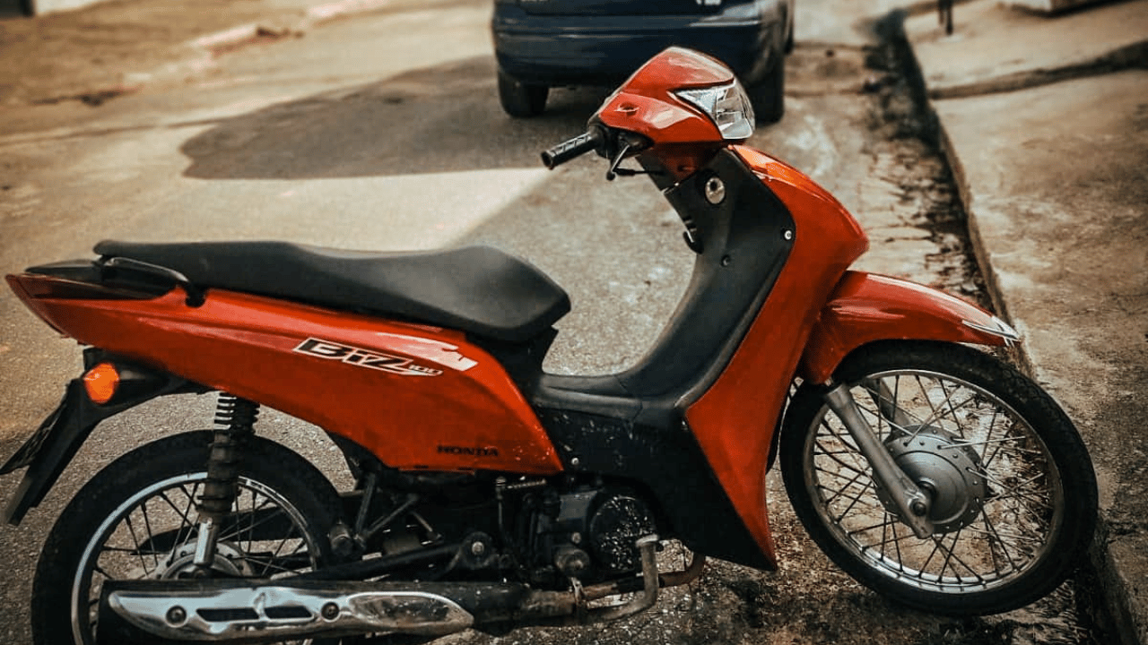 Menor é apreendido após empinar moto no Bairro No São José