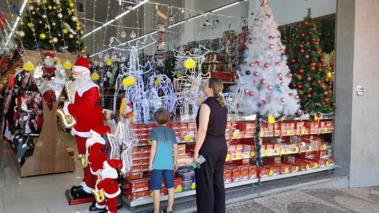 CDL de Nova Serrana divulga horário especial do comércio para o Natal