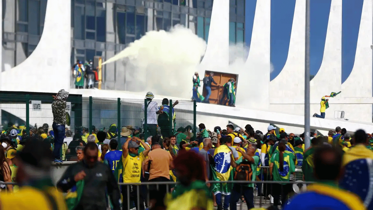 Políticos e jornalistas revivem 8 de janeiro: dia entrou para história