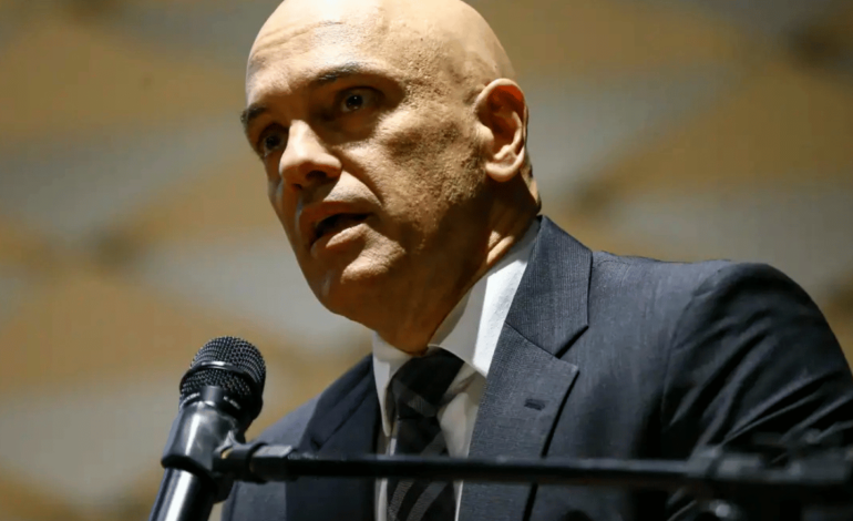 Moraes diz que redes sociais só vão operar no país se respeitarem as leis