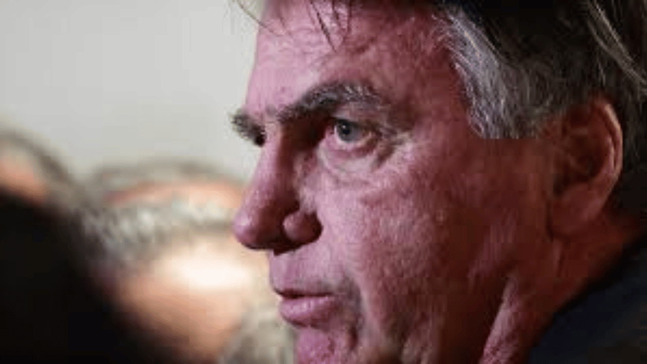 Bolsonaro recorre, insiste em 83 dias para defesa e apela por análise do plenário do STF