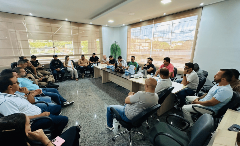 Vereadores de Nova Serrana discutem melhorias para o trânsito em reunião institucional