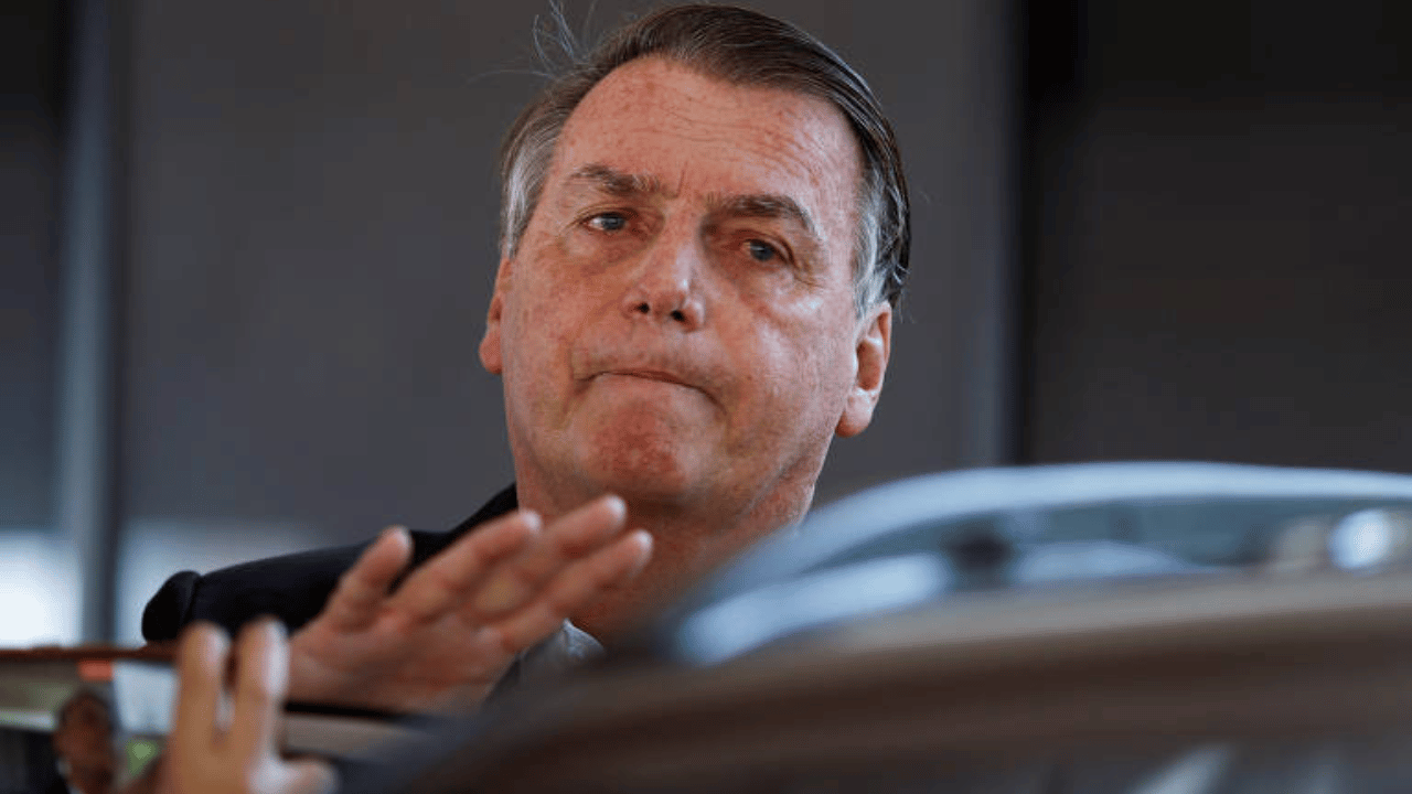 PGR não vê crime de Bolsonaro sobre cartão de vacina e pede arquivamento de investigação