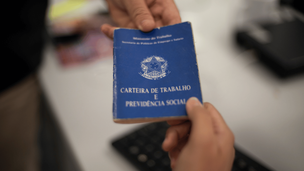 Ministério do Trabalho flagra trabalhadores na informalidade e adolescentes em empresas de Nova Serrana