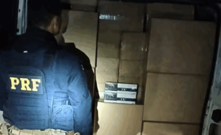 PRF apreende 50 mil maços de cigarros contrabandeados que seguia de Nova Serrana para Santa Rita do Sapucaí