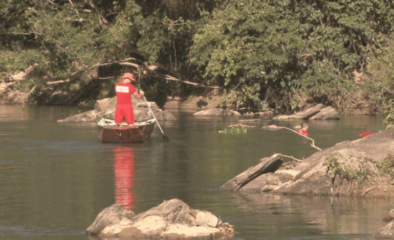 Bombeiros fazem buscas por pescador desaparecido no Rio Pará, em Nova Serrana