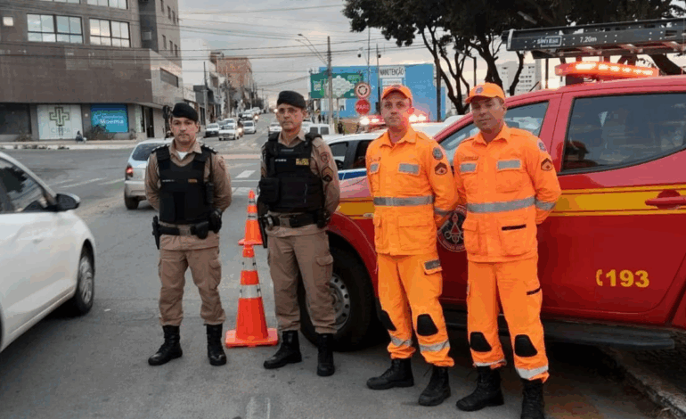 Sexagésimo Batalhão realiza blitz educativa em ação conjunta com o corpo de bombeiros durante Operação Maio Amarelo