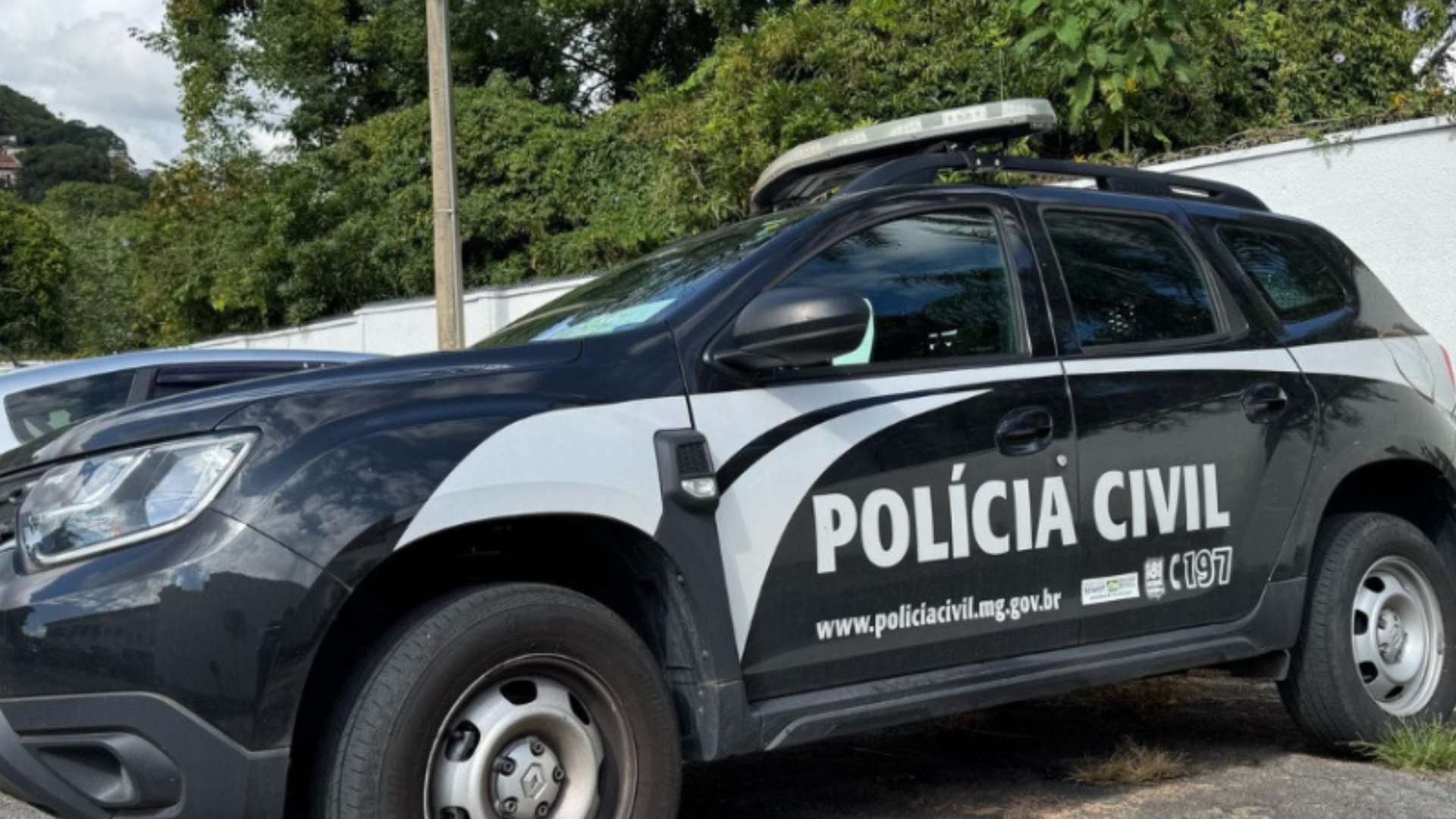 Dupla que roubou loja de celulares e R$ 100 mil é indiciada em Pitangui