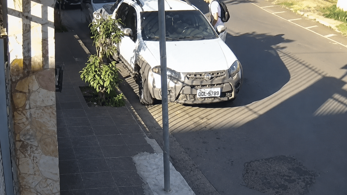 Padre tem caminhonete furtada enquanto celebrava missa em Divinópolis