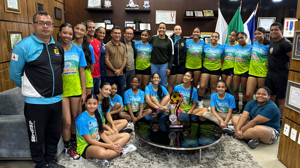 Nova Serrana conquista títulos no futsal e no handebol feminino e celebra fase de destaque no esporte