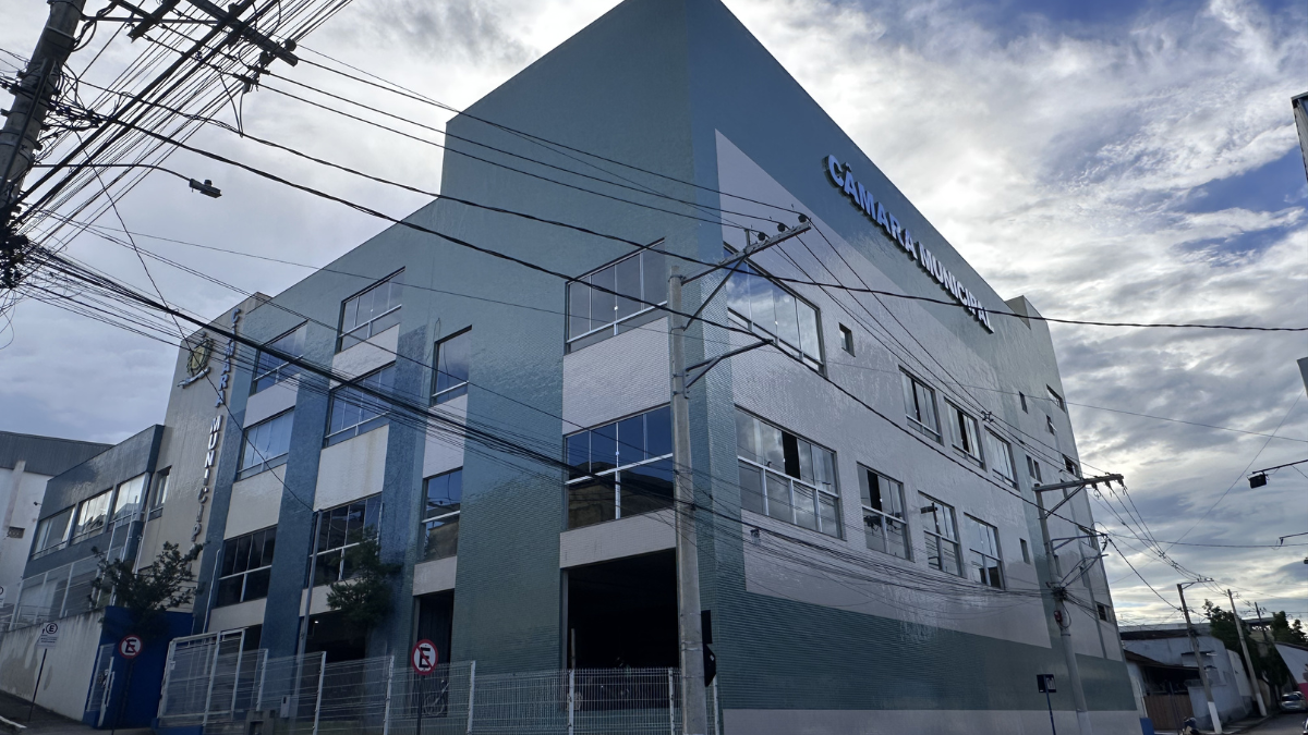 Após discussão sobre projeto dos resíduos, Câmara adia votação de projetos em Nova Serrana