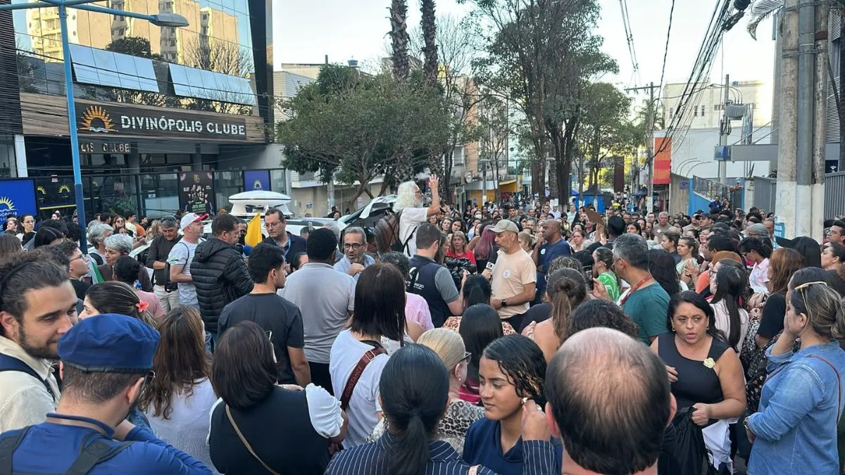 Greve dos servidores municipais de Divinópolis é encerrada após assembleia dos sindicatos