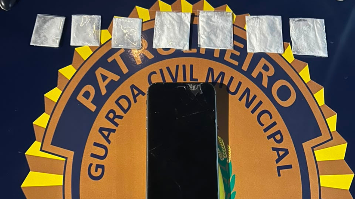 Jovem é preso suspeito de tráfico de drogas após perseguição da Guarda Municipal em Nova Serrana