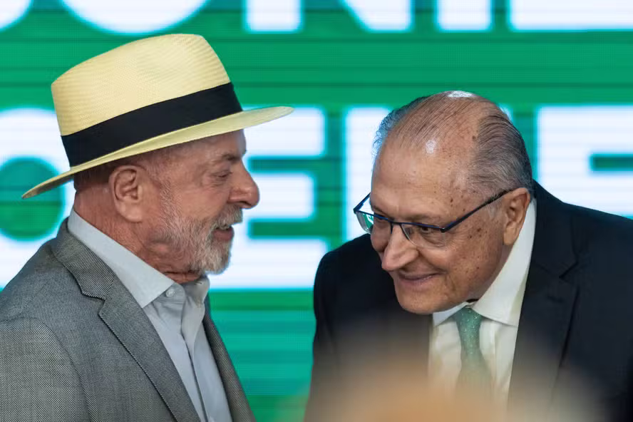 TSE proíbe campanha de Lula de exibir propaganda sem identificação de Geraldo Alckmin