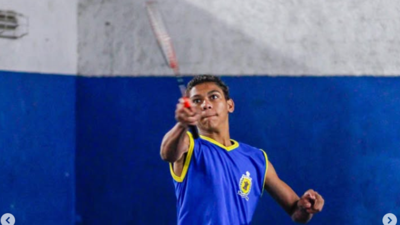 JAINS 2026 reúne estudantes em disputas de badminton em Nova Serrana