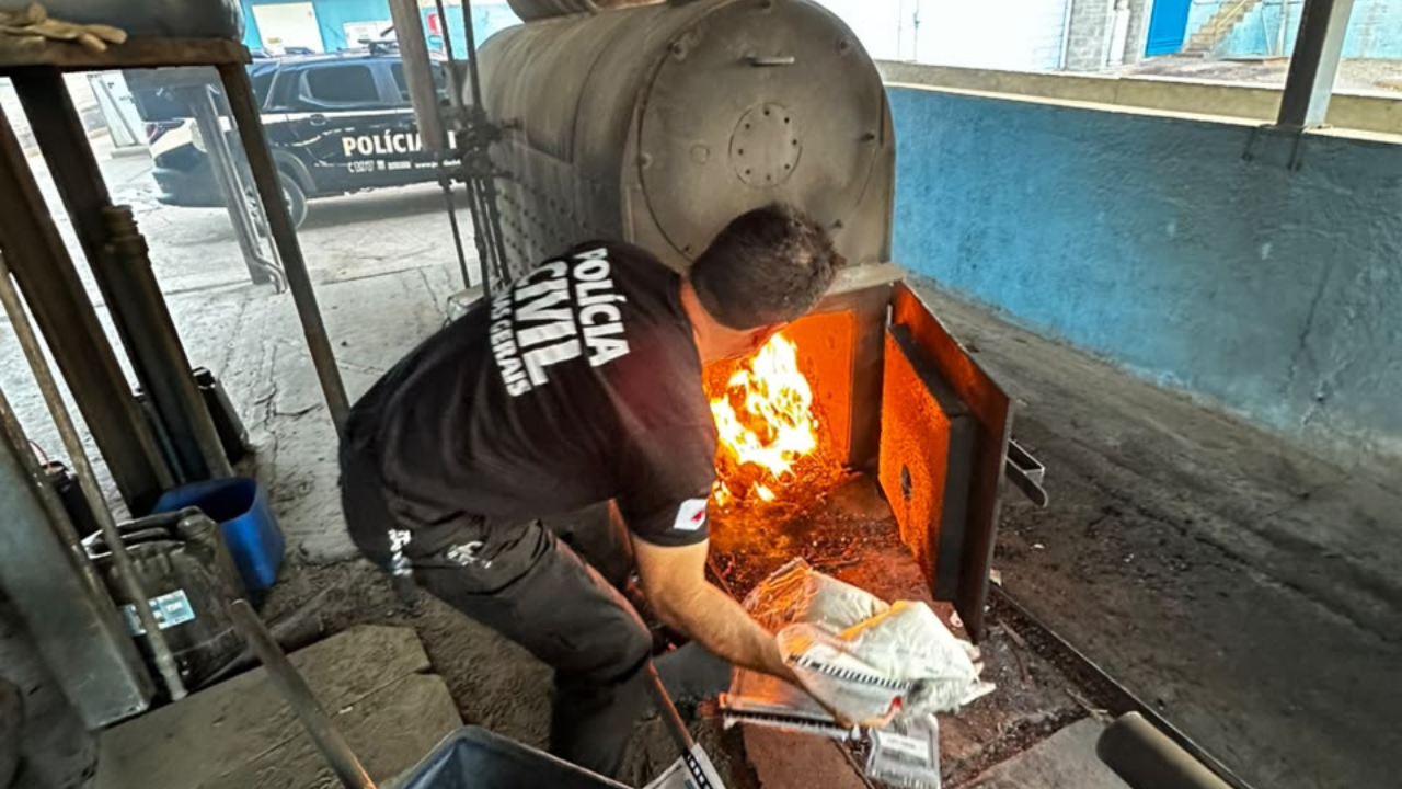 Polícia Civil incinera mais de 110 kg de drogas apreendidas em Pompéu
