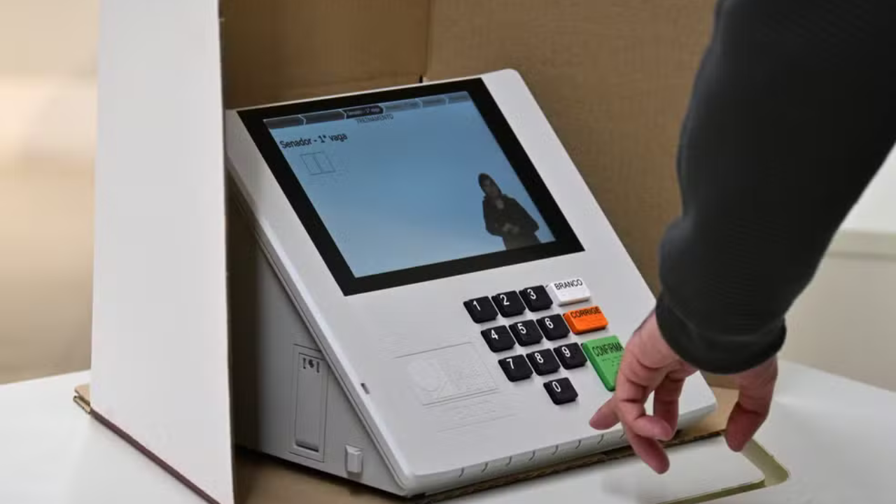Minas Gerais substitui 44 urnas eletrônicas nas primeiras horas de votação; Nova Serrana registra uma ocorrência