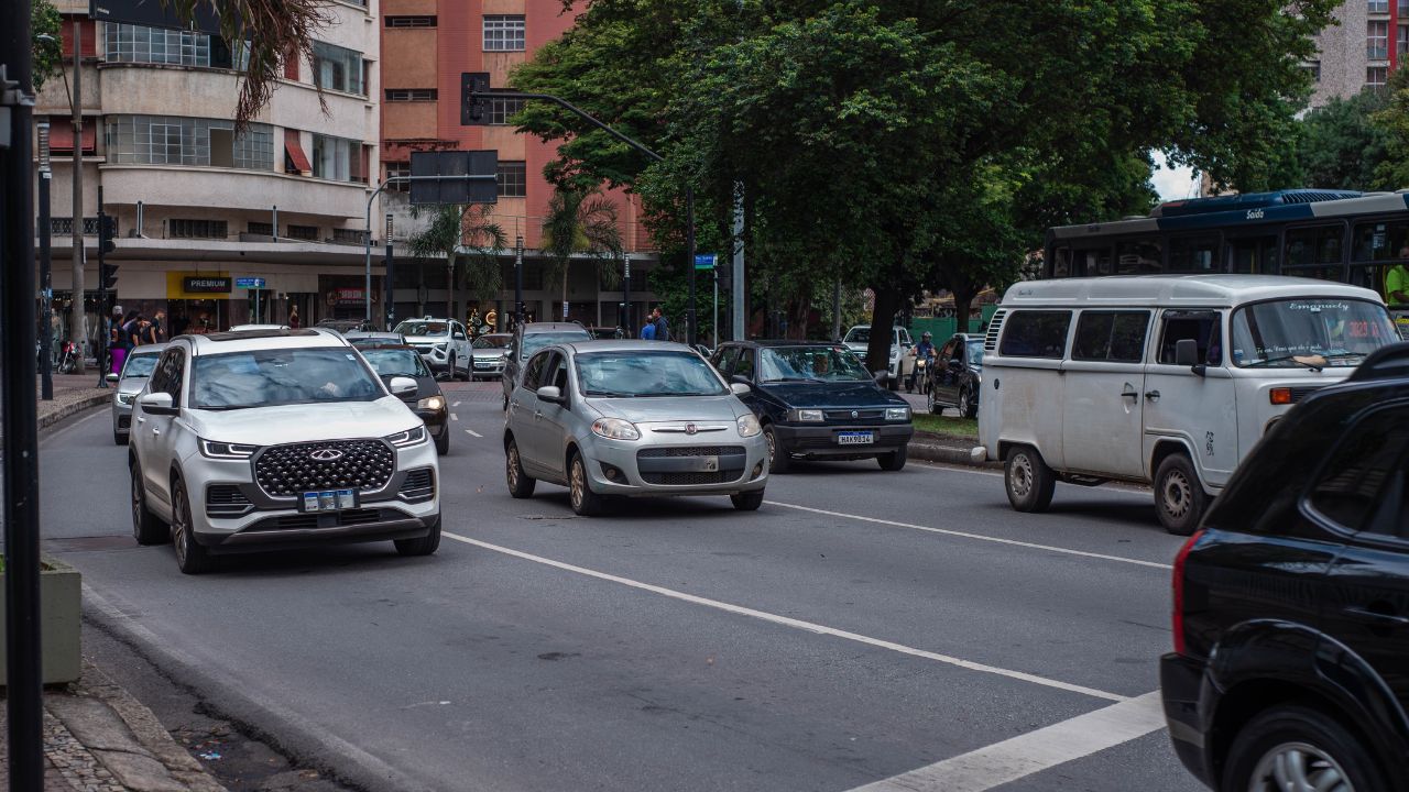 Licenciamento será obrigatório para todos os veículos de Minas Gerais a partir de 1º de novembro